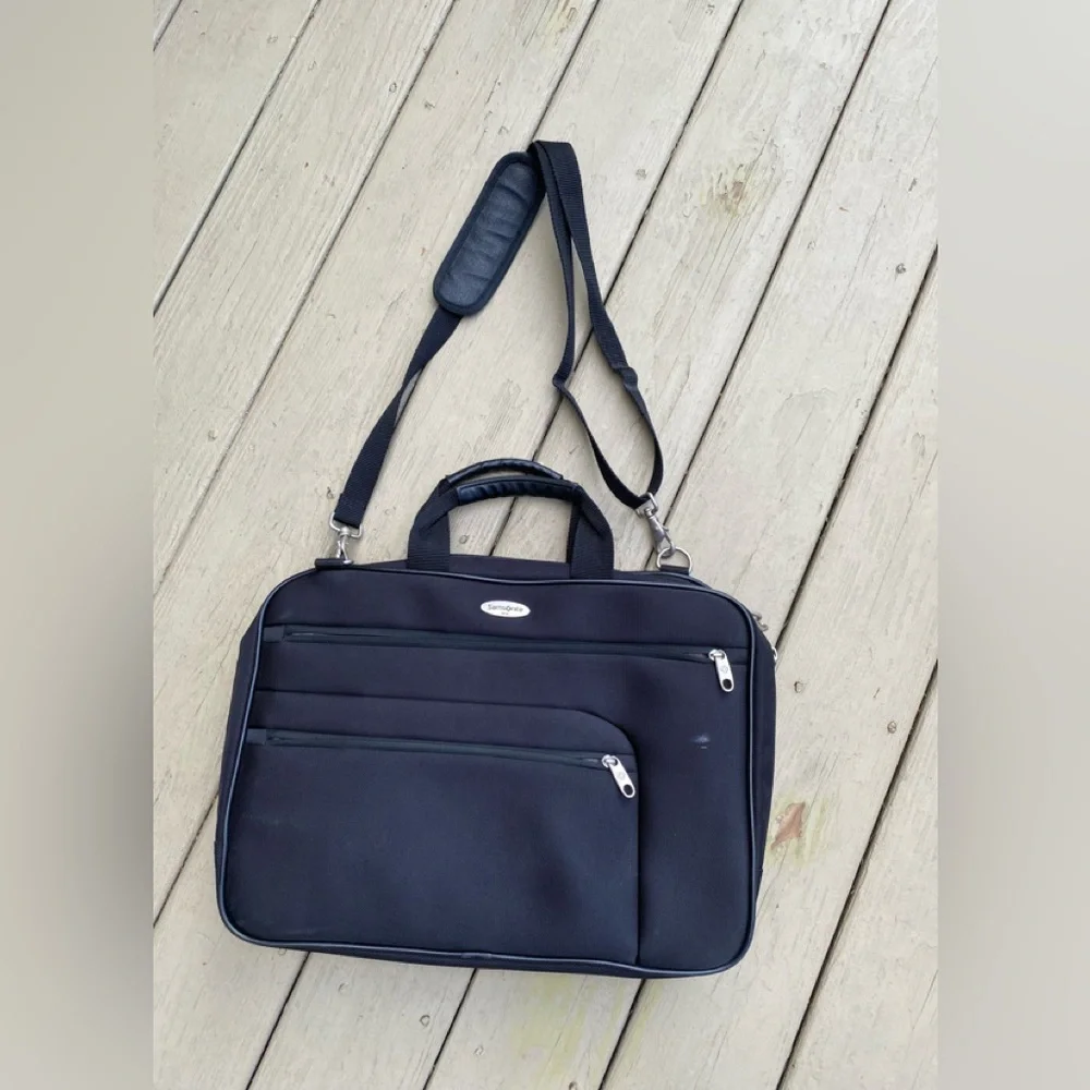 NWOT Samsonite - Black briefcase with handles & adj. straps, 17”W x 12”H x 4”D